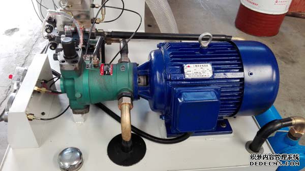 四柱液压机柱塞泵工作原理是怎样的？